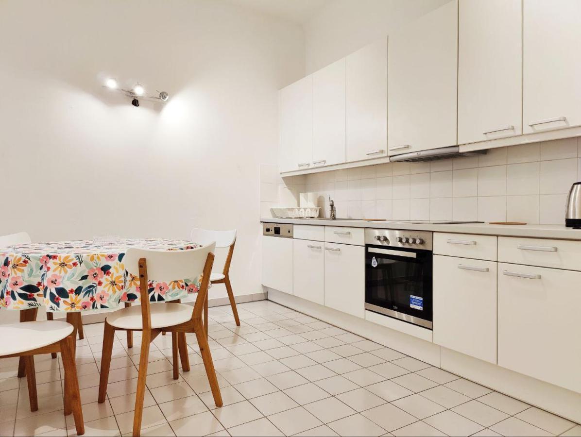 Central Mariahilfer Apartment 4 Min To The City Shopping Center And Schoenbrunn Palace Wien Eksteriør bilde