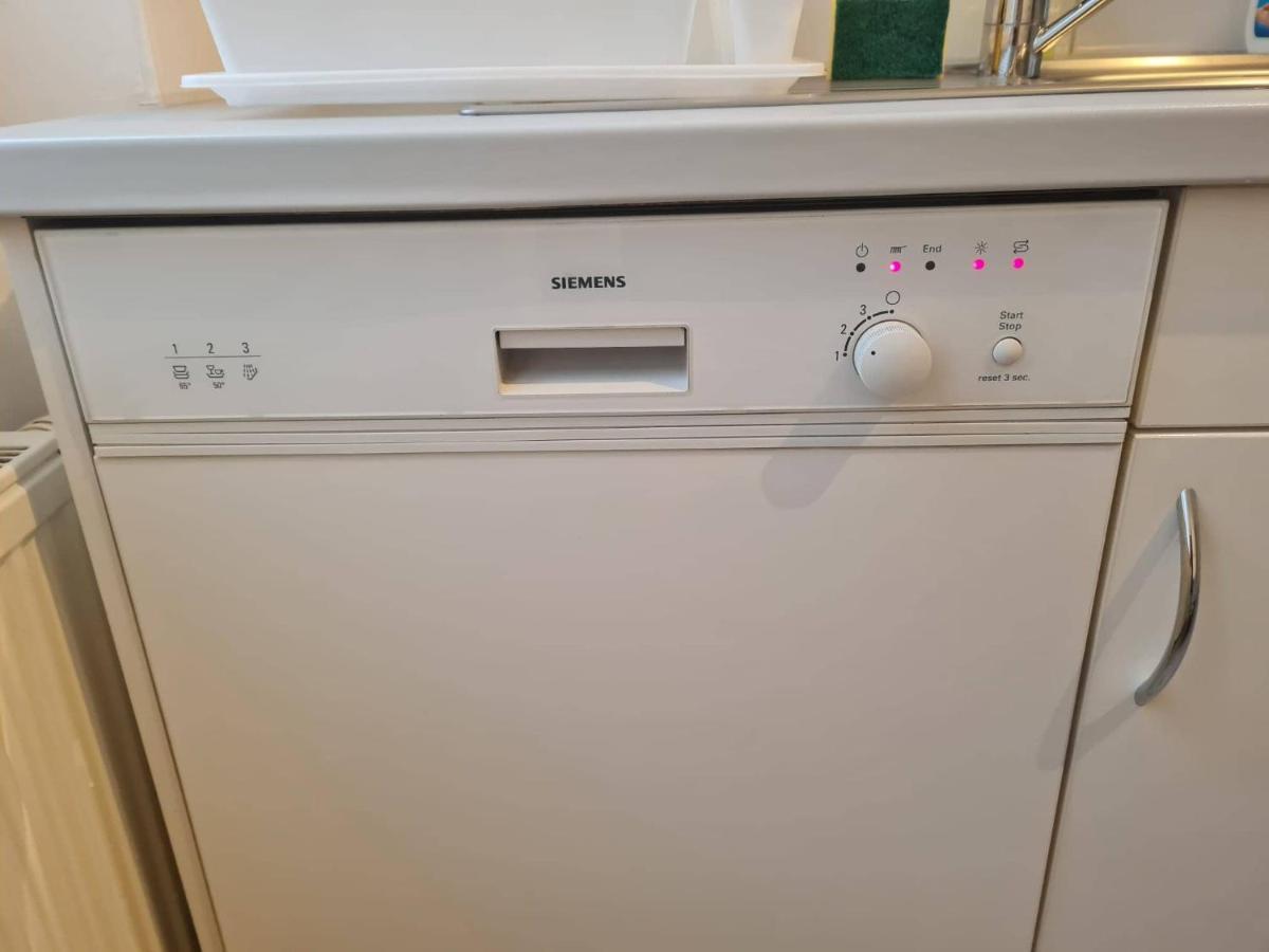 Central Mariahilfer Apartment 4 Min To The City Shopping Center And Schoenbrunn Palace Wien Eksteriør bilde
