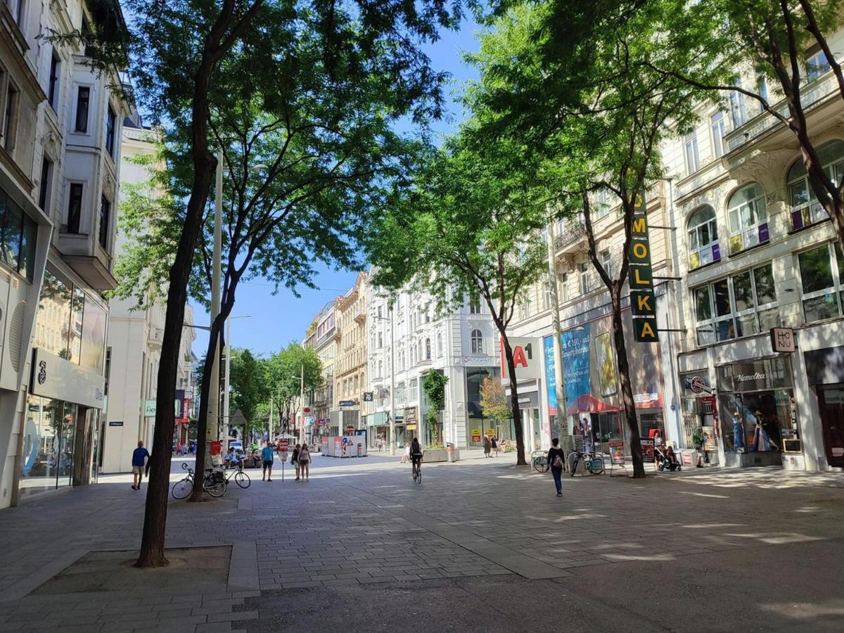 Central Mariahilfer Apartment 4 Min To The City Shopping Center And Schoenbrunn Palace Wien Eksteriør bilde