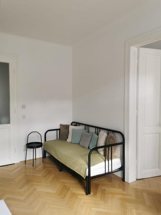 Central Mariahilfer Apartment 4 Min To The City Shopping Center And Schoenbrunn Palace Wien Eksteriør bilde