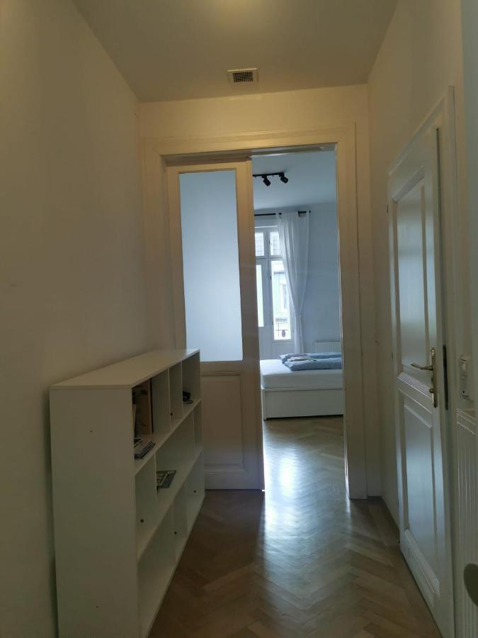 Central Mariahilfer Apartment 4 Min To The City Shopping Center And Schoenbrunn Palace Wien Eksteriør bilde