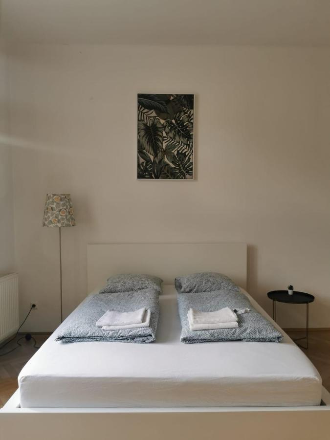 Central Mariahilfer Apartment 4 Min To The City Shopping Center And Schoenbrunn Palace Wien Eksteriør bilde