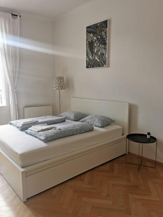 Central Mariahilfer Apartment 4 Min To The City Shopping Center And Schoenbrunn Palace Wien Eksteriør bilde
