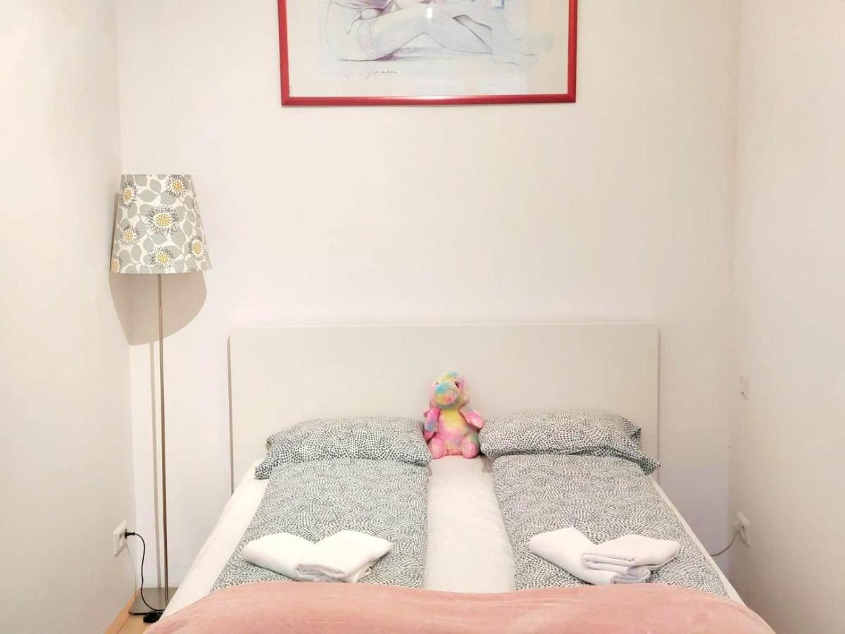 Central Mariahilfer Apartment 4 Min To The City Shopping Center And Schoenbrunn Palace Wien Eksteriør bilde