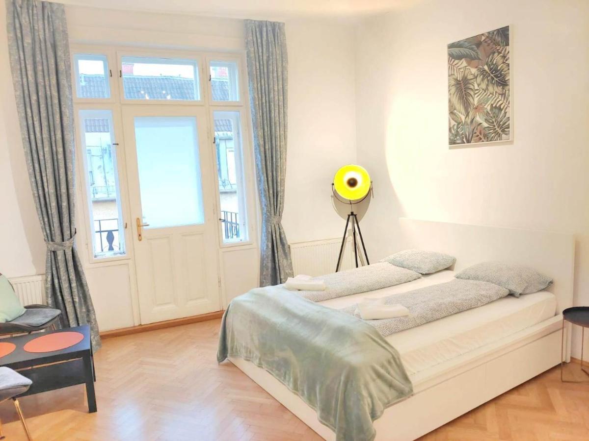 Central Mariahilfer Apartment 4 Min To The City Shopping Center And Schoenbrunn Palace Wien Eksteriør bilde