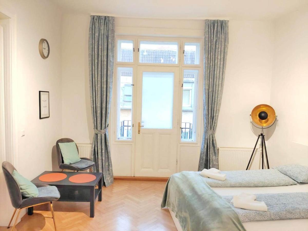 Central Mariahilfer Apartment 4 Min To The City Shopping Center And Schoenbrunn Palace Wien Eksteriør bilde